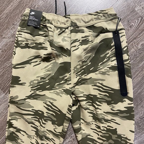 New Nike Sportswear Tech Fleece Printed Camo Joggers Pants Mens CU4497-342 NEW - Picture 4 of 11